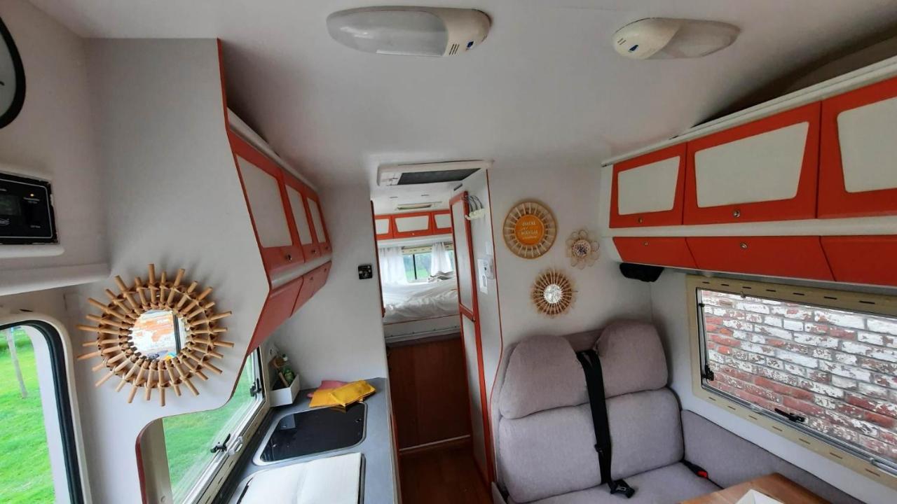 Camping Car A 3 Minutes Du Parc Pairi Daiza 호텔 부흘리테 외부 사진